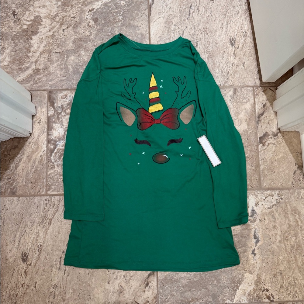 NWT Size Medium Green Reindeer Graphic Long Sleeve Pajama Shirt